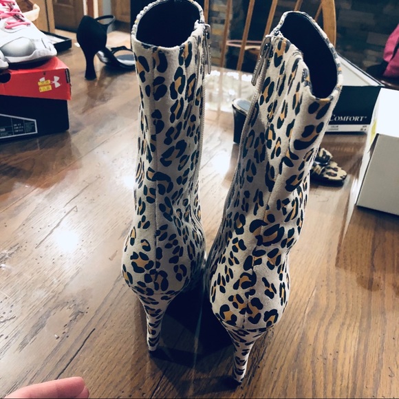 Collins Staurt - Picture 3 of 6